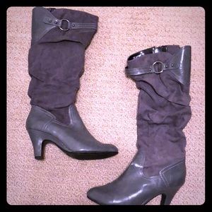 Size 8 Gray Boots!